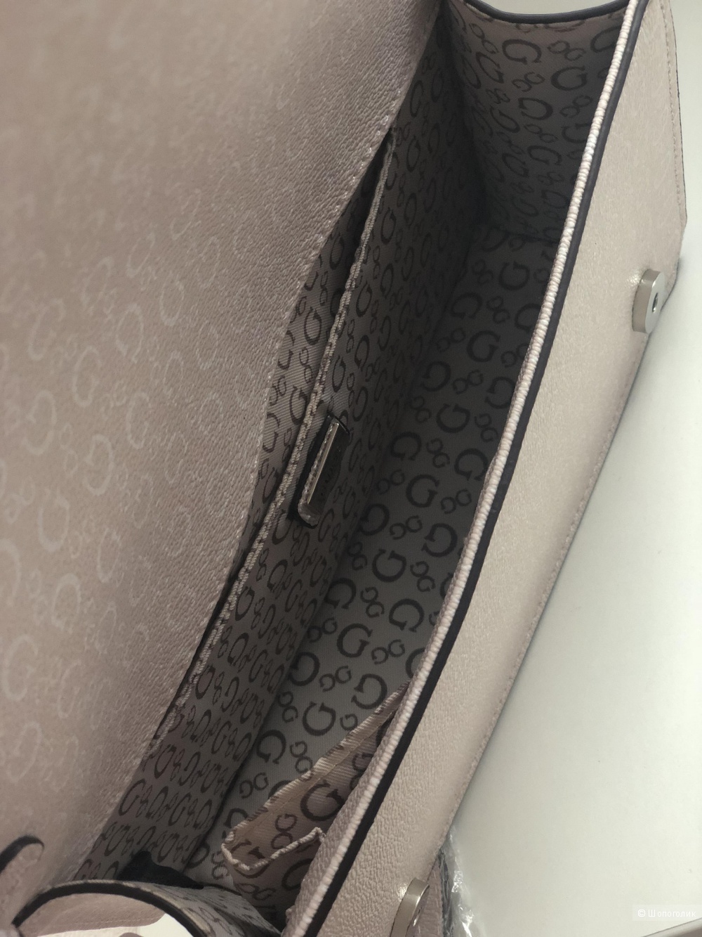 Сумка на плечо Guess