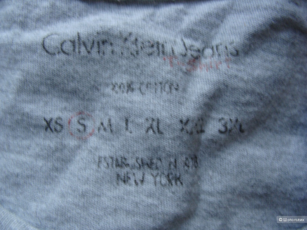 Серая  футболка Calvin Klein Jeans размер xs-s