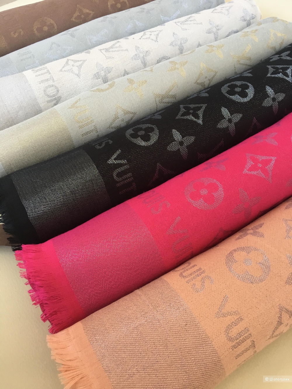 Платок Louis Vuitton raspberry, 140/140