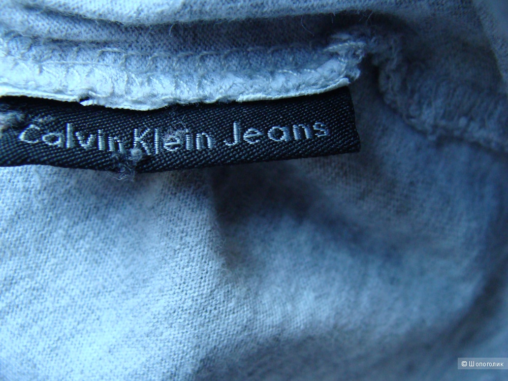 Серая  футболка Calvin Klein Jeans размер xs-s