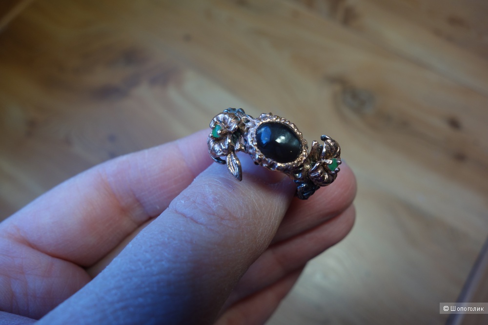 Кольцо серебряное с изумрудами и агатом, размер 18.5