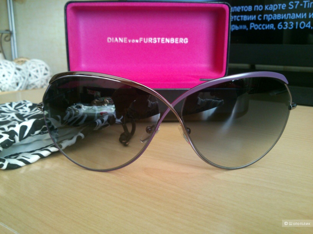 Diane von Fürstenberg (модель DVF 107S). Солнцезащитные очки.