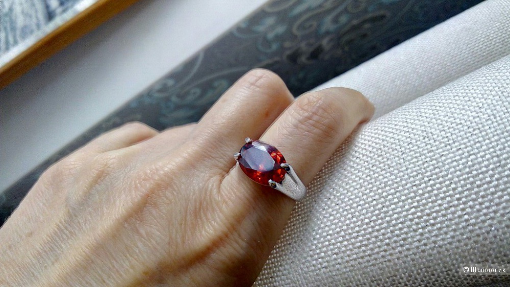 Кольцо с красным кристаллом, 17-17,5