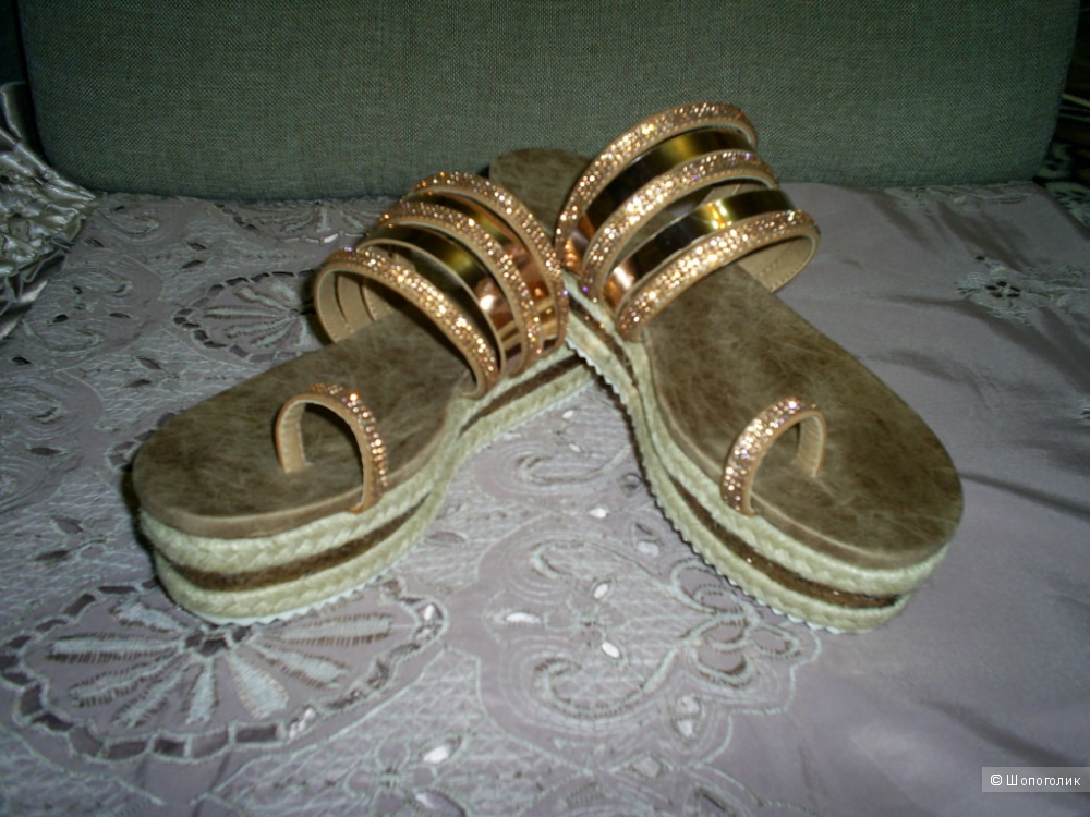 Шлепанцы от Coco Perla р 39. .