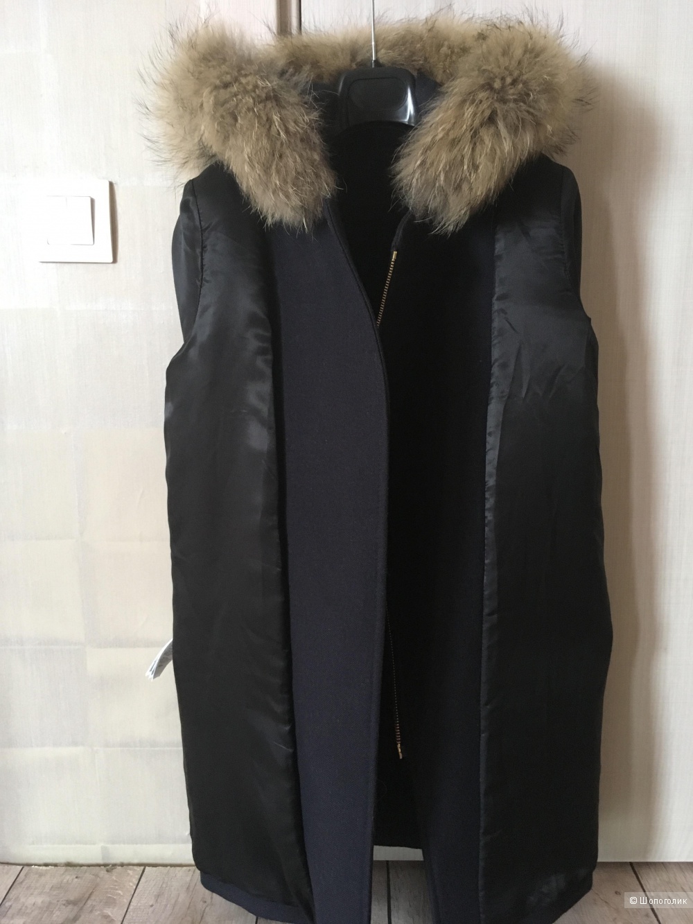 Шерстяное пальто с меховым капюшоном   SANDRO. Размер 36. На наш 42-44
