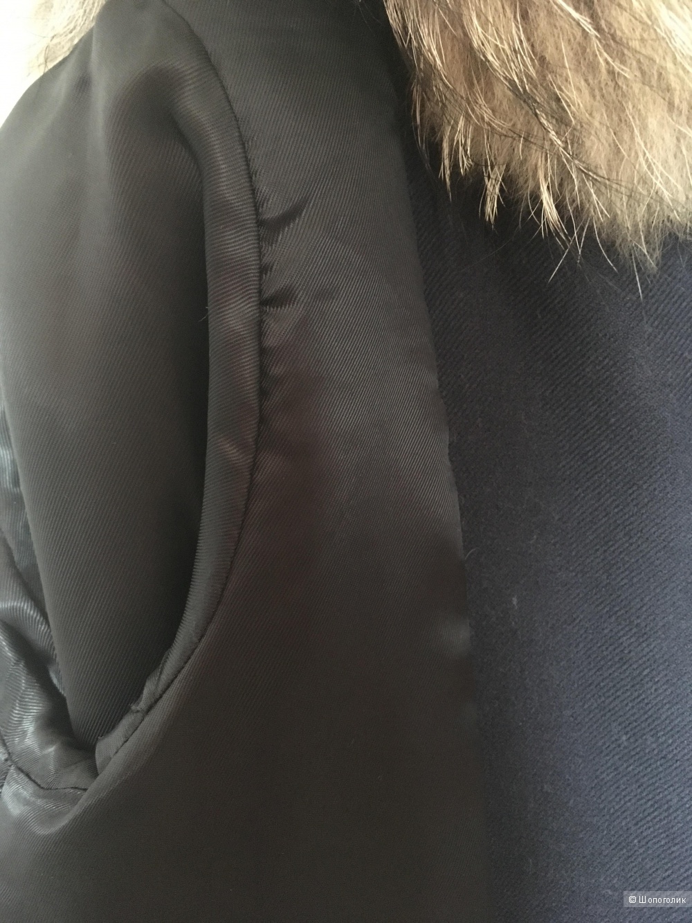 Шерстяное пальто с меховым капюшоном   SANDRO. Размер 36. На наш 42-44