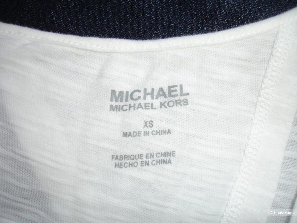 Сет: джинсовые шорты Guess (размер 26) и топ Michael Kors (XS)