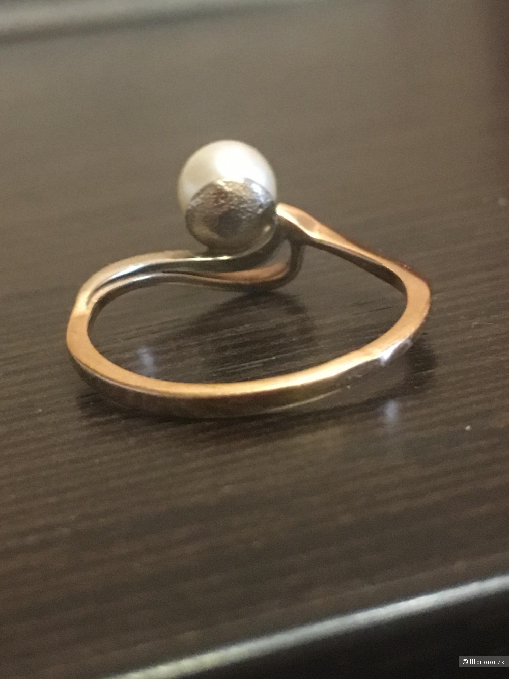 Золотое кольцо с жемчугом 17 размер.