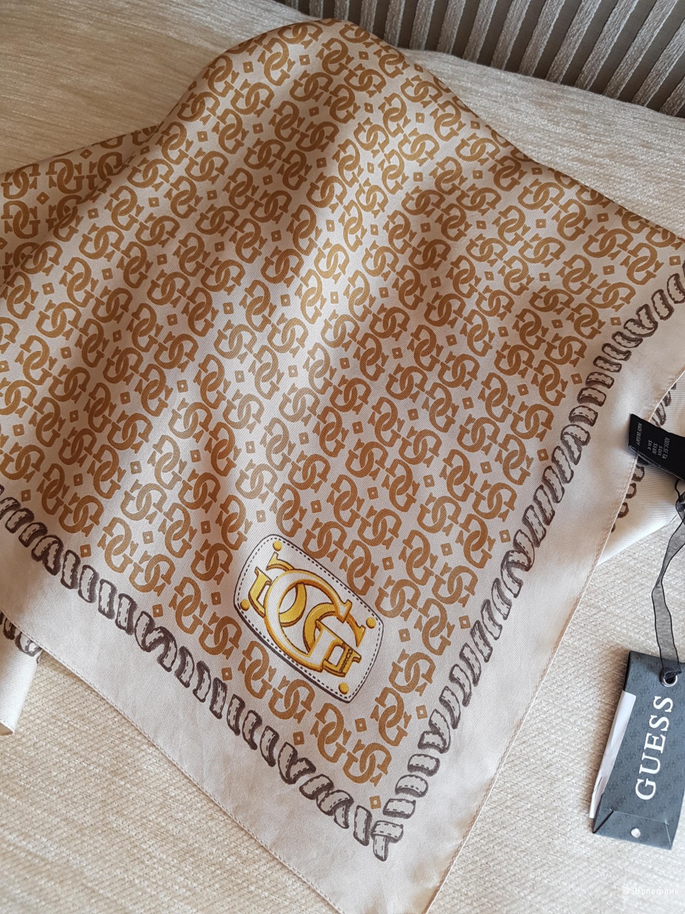 Платок Guess