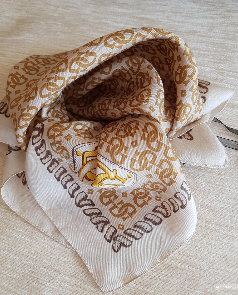 Платок Guess
