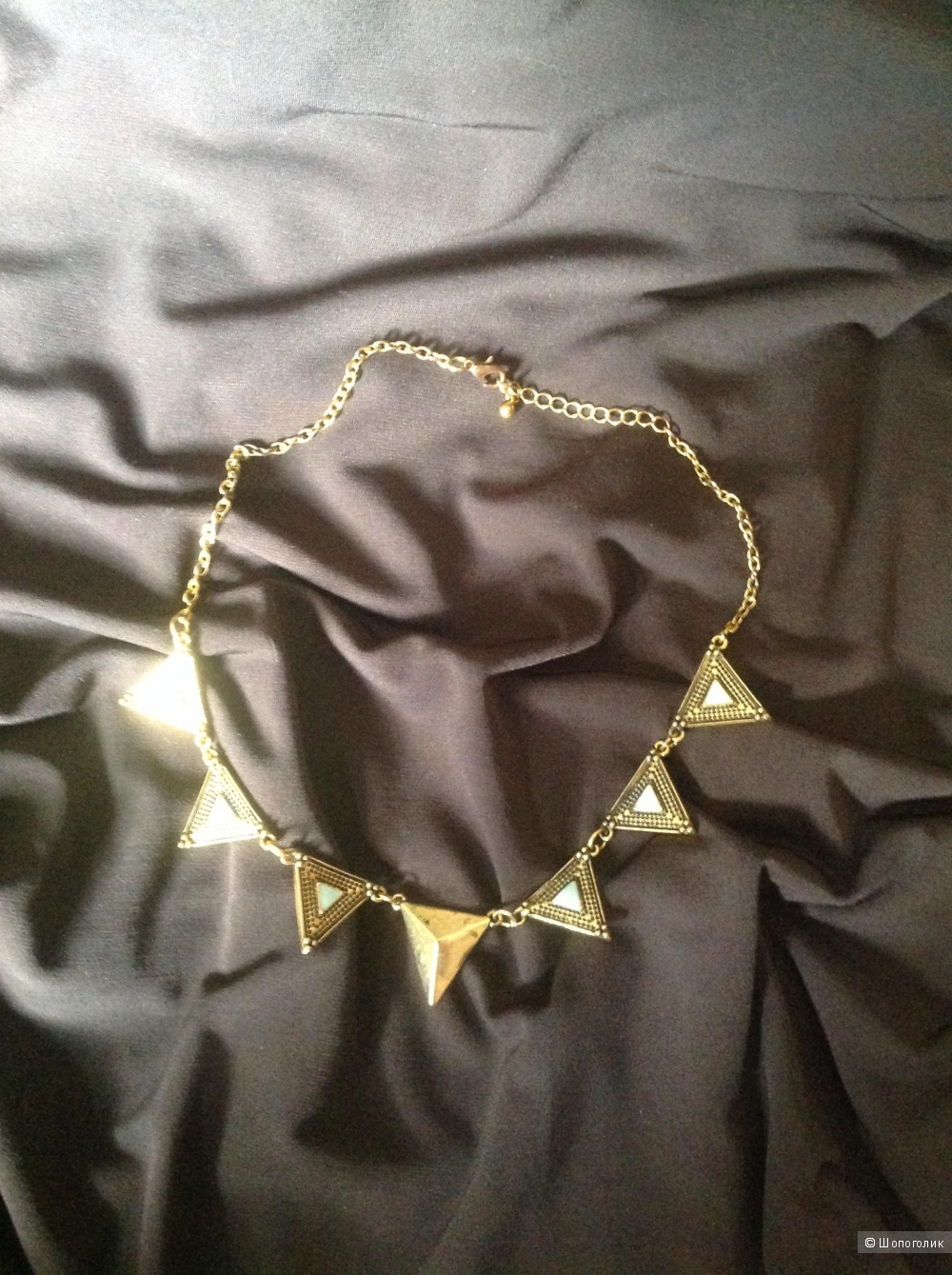 Ожерелье из желтого металла со вставками из голубой эмали
