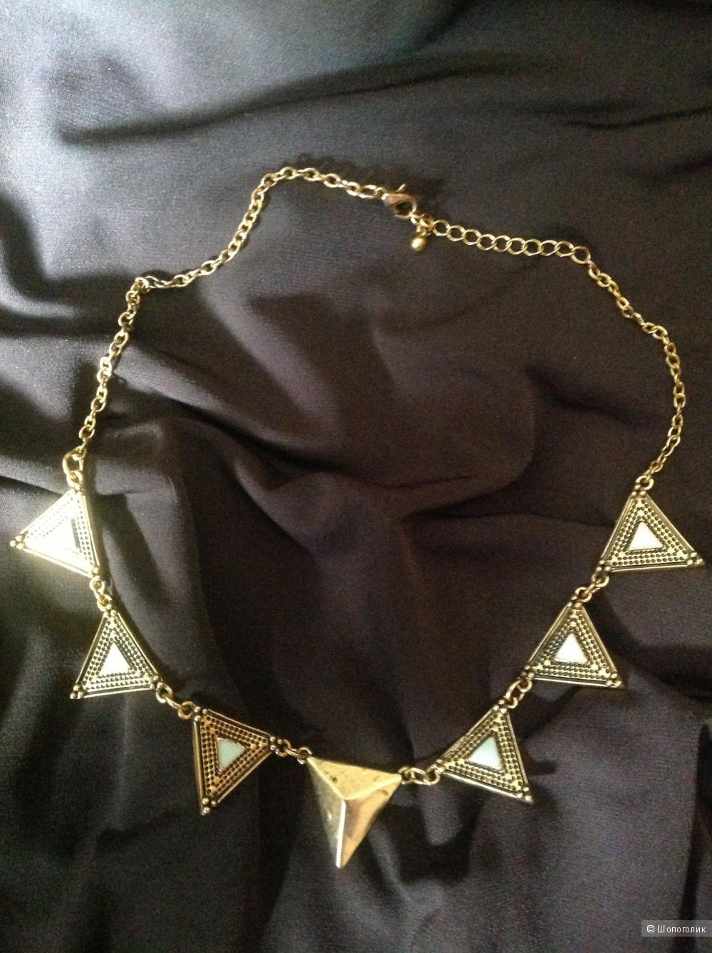 Ожерелье из желтого металла со вставками из голубой эмали