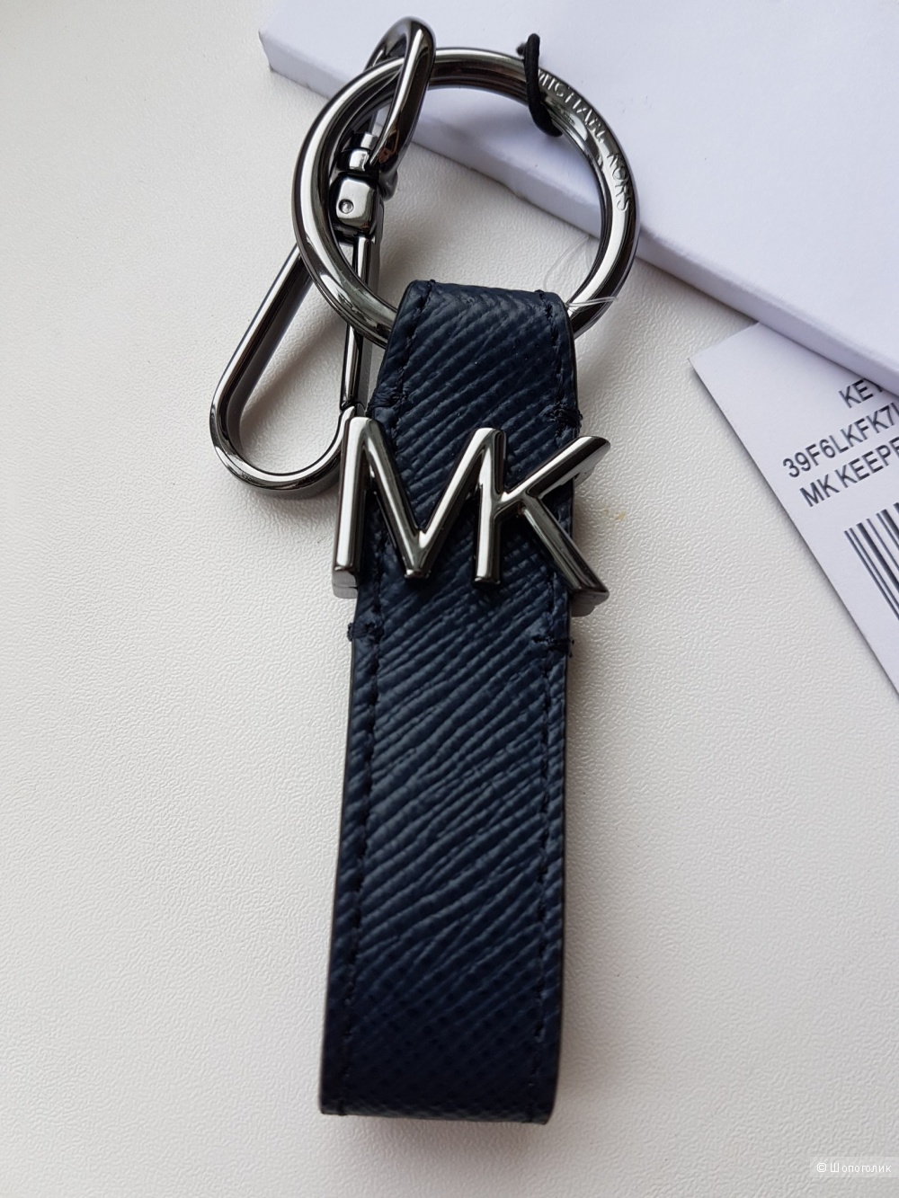 Брелок Michael Кors.