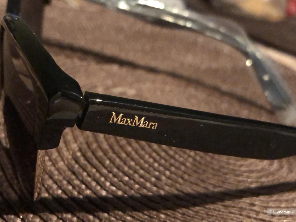 Солнцезащитные очки от  МаксМара