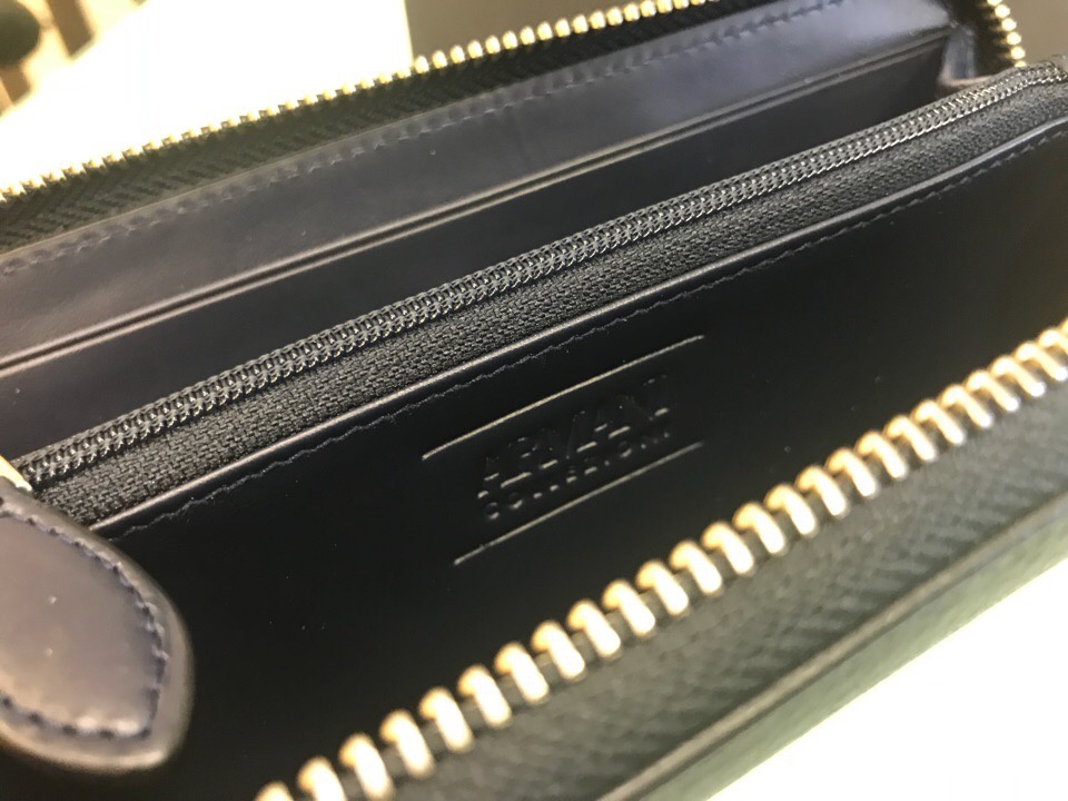 Женский кошелек Armani Collezioni, размер 18,5 см х 9,5 см