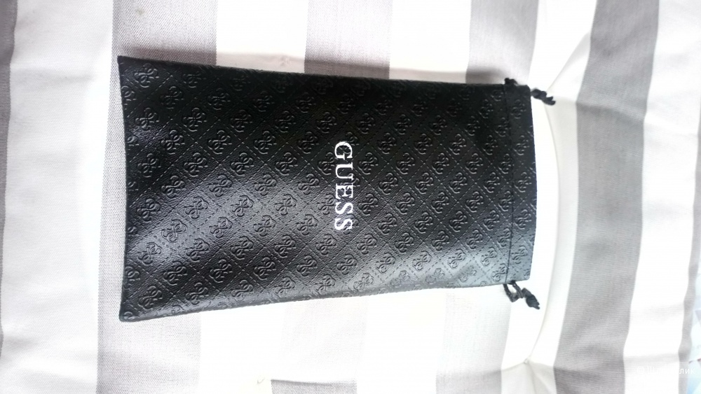 Солнечные очки Guess