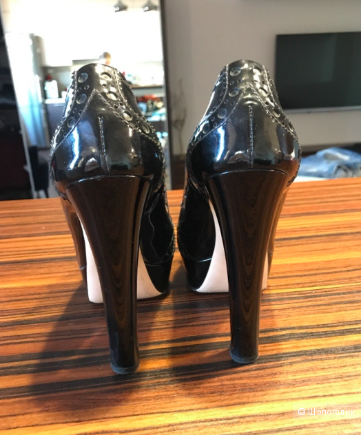 Лаковые кожаные туфли Miu Miu 38 размера
