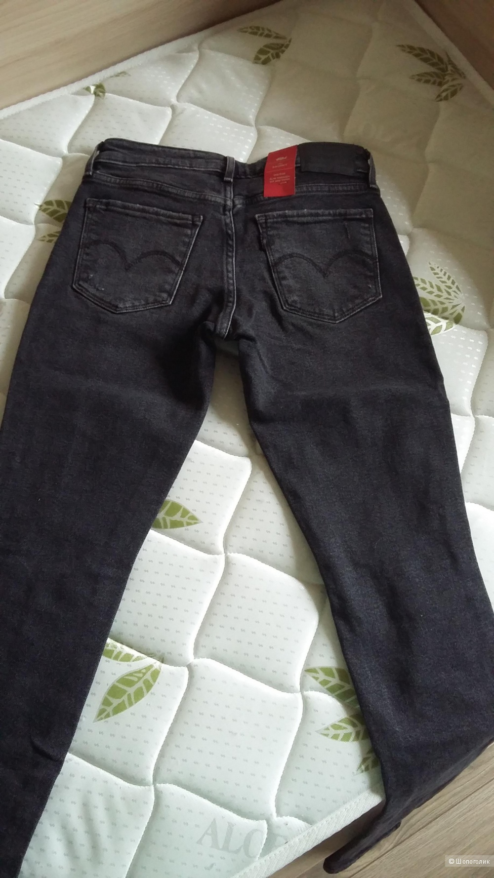 Джинсы женские LEVIS, размер 25/30.