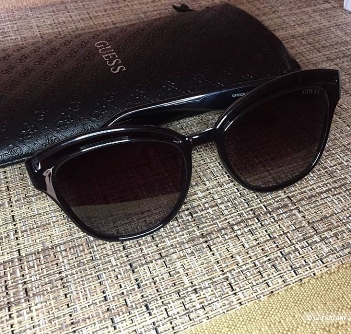 Солнечные очки Guess