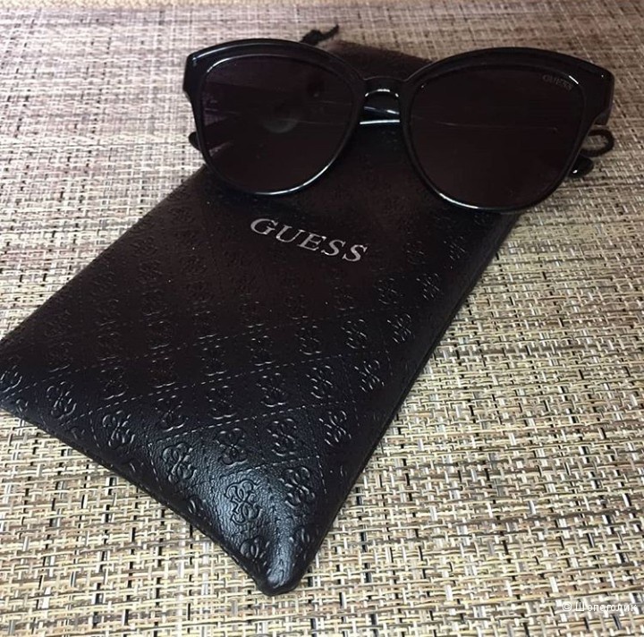 Солнечные очки Guess