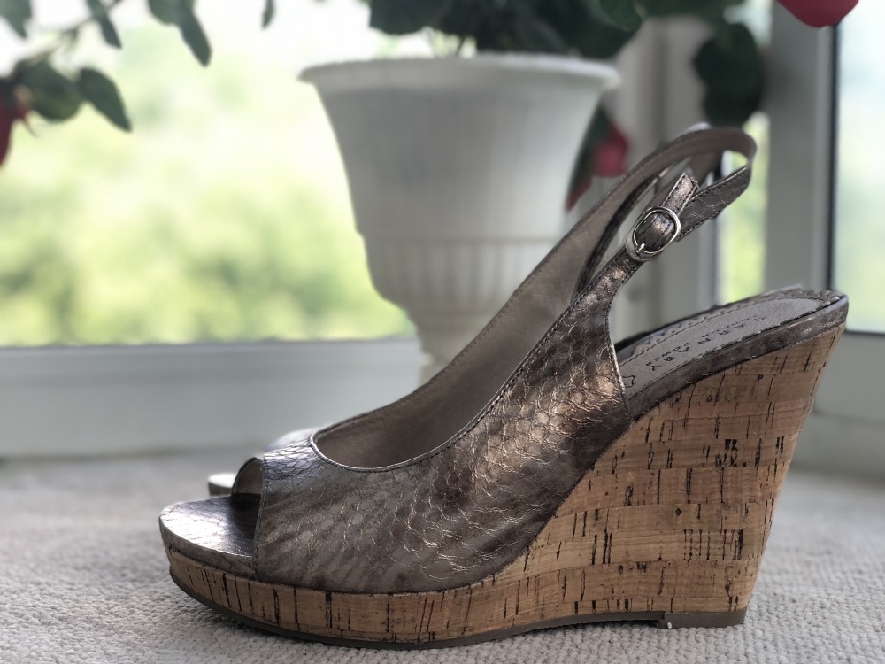 Босоножки Carnaby 40р