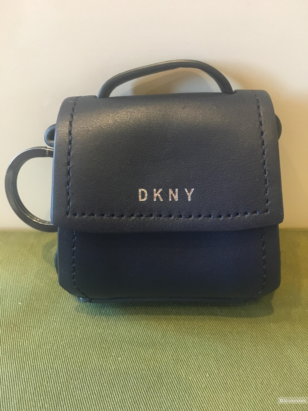 Брелок-ключница DKNY