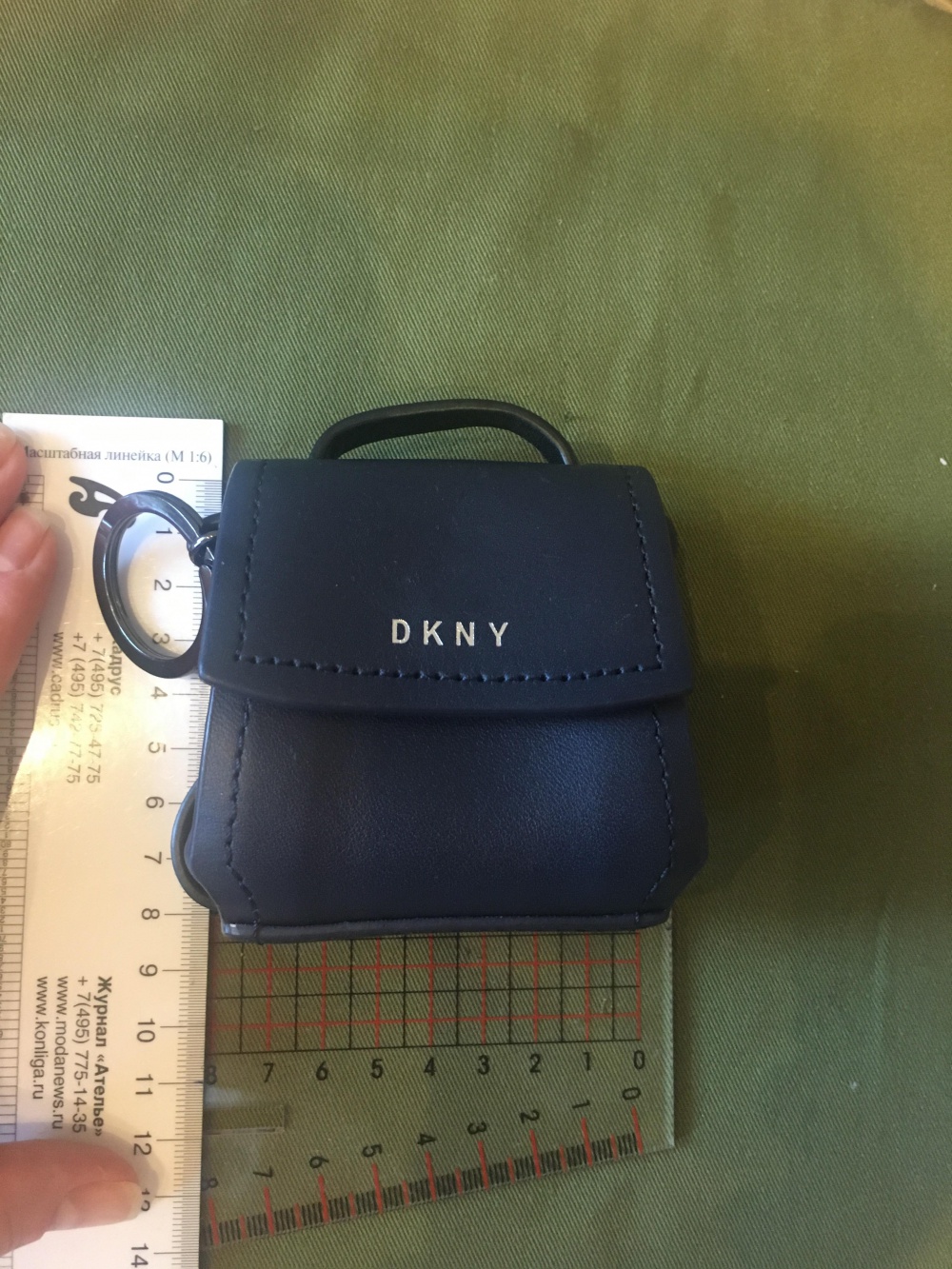 Брелок-ключница DKNY
