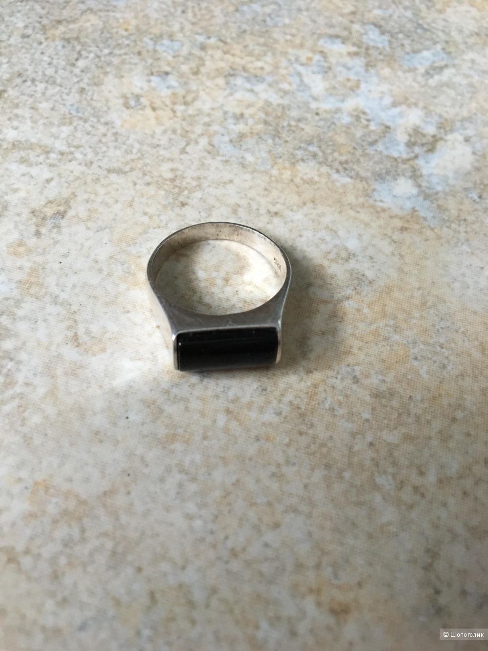 Кольцо из серебра 925 пробы с янтарем