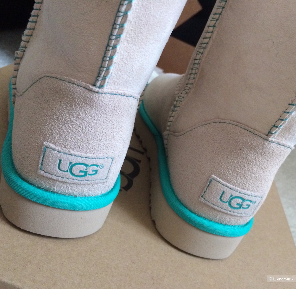 Комплект Угги Ugg Australia 7US (38EU) и варежки Barts