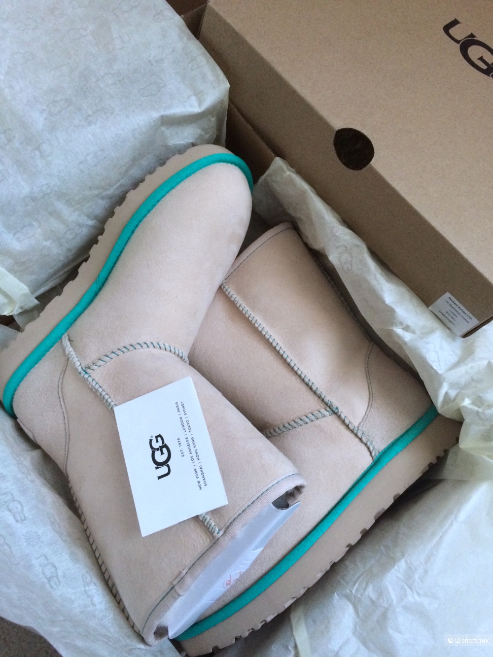 Комплект Угги Ugg Australia 7US (38EU) и варежки Barts