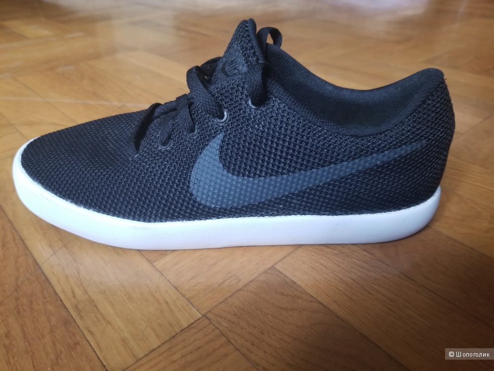 Кроссовки Nike Essentialist, размер US(8.5), в длину 26.5см,