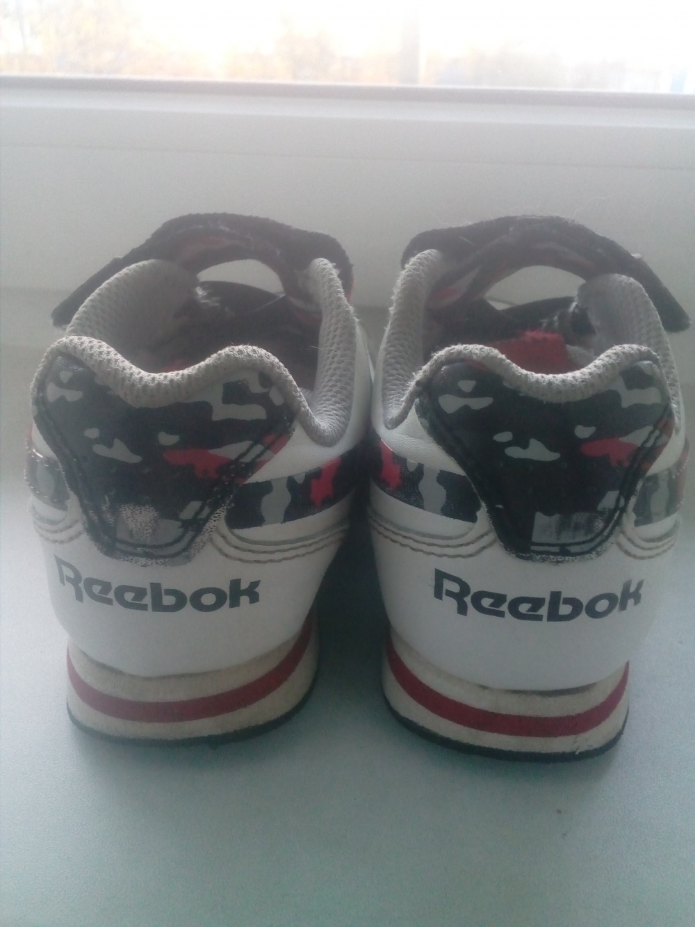 Кроссовки. Reebok. Р-р 28 eur.