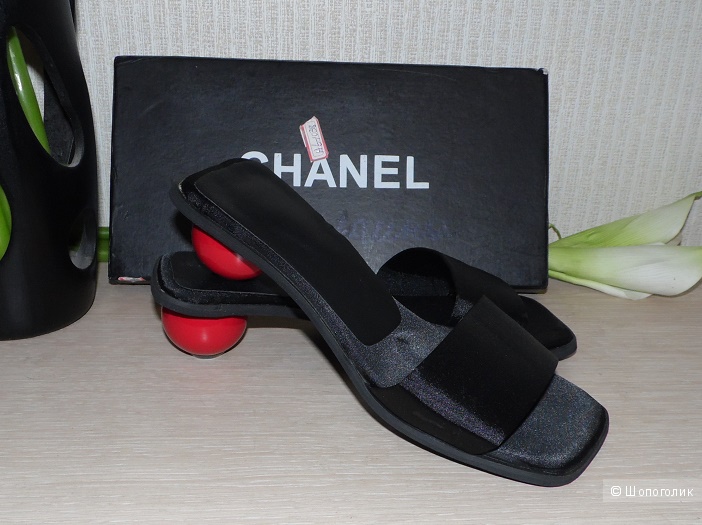Шлепки Chanel . 37,5-38 размер.