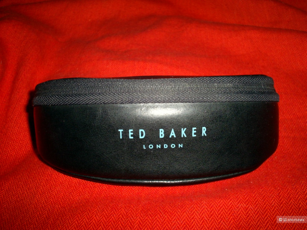 Футляр для очков от Ted Baker.
