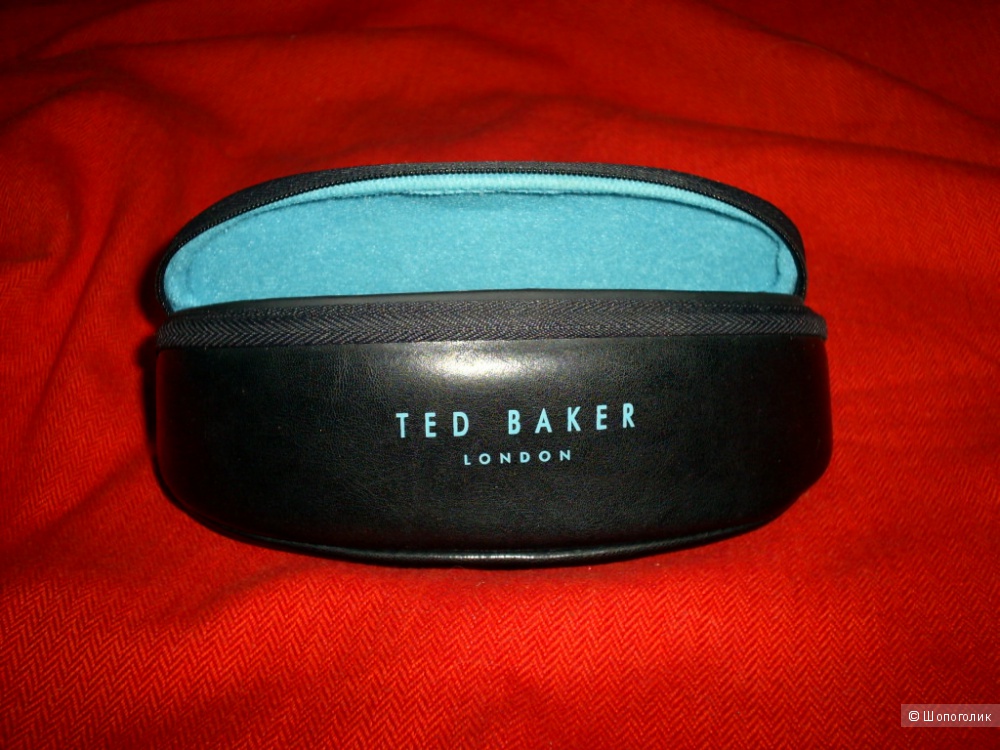 Футляр для очков от Ted Baker.