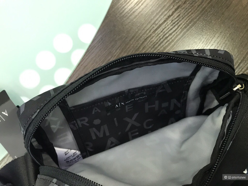 Сумка мужская Armani Exchange, размер 21 см х 25,5 см х 5,5 см