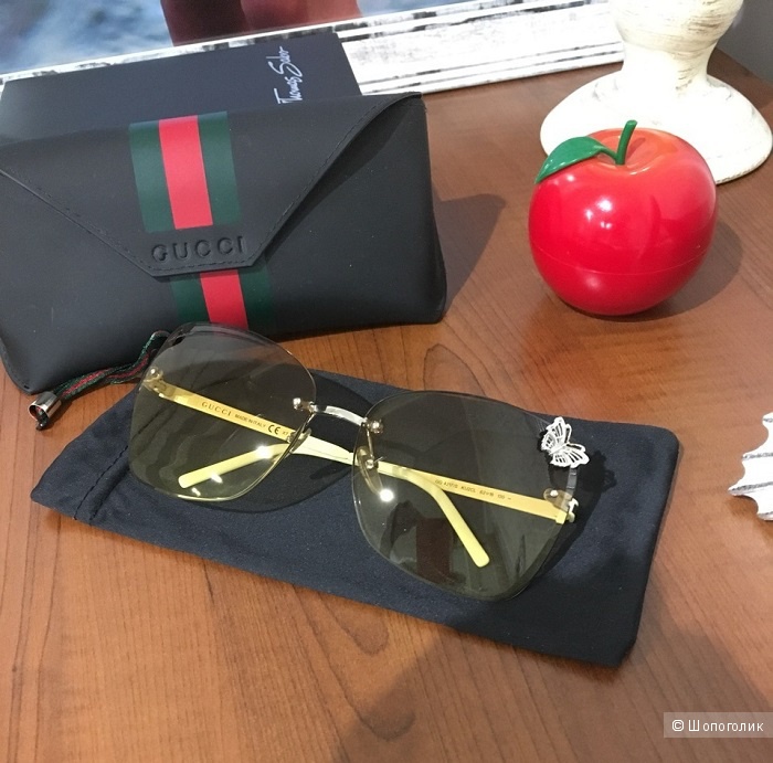 Солнцезащитные очки Gucci.