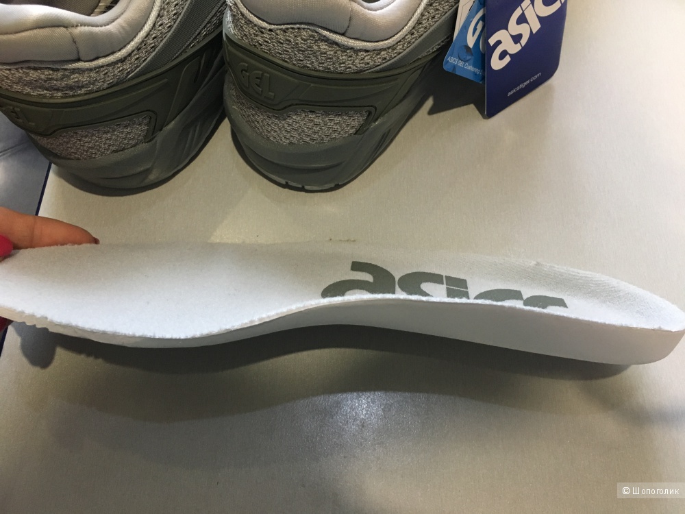 Кроссовки ASICS, размер 40EUR/7US. По стельке 25,5 см