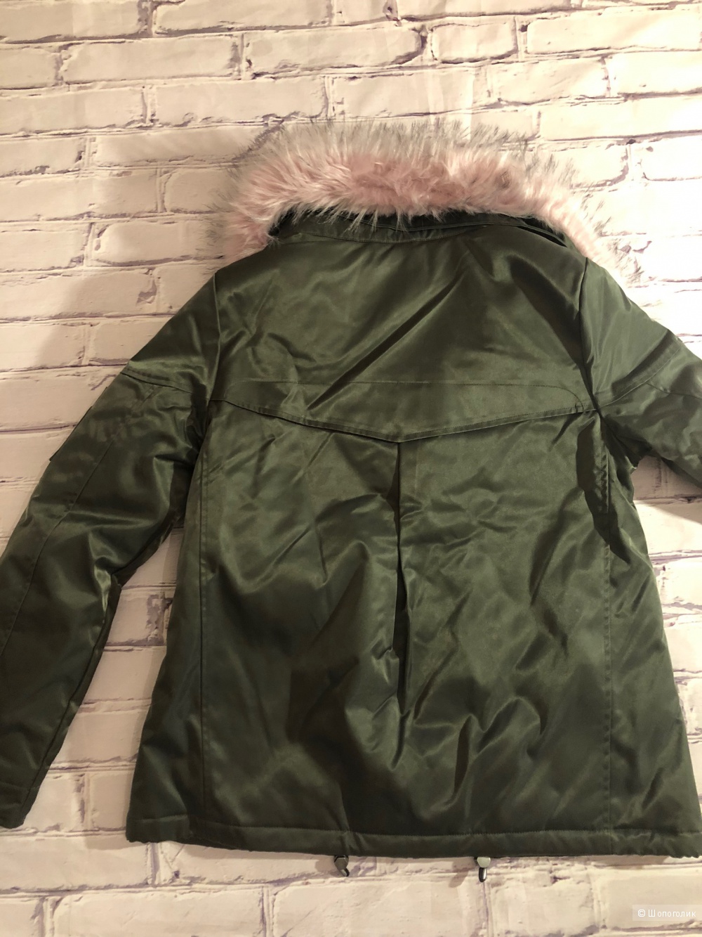 Парка Guess. Размер -S