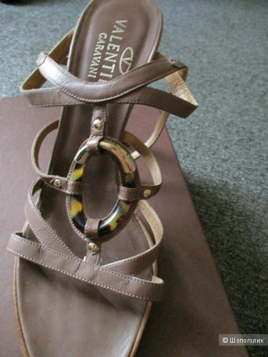 Босоножки Valentino Garavani размер 38.5-39