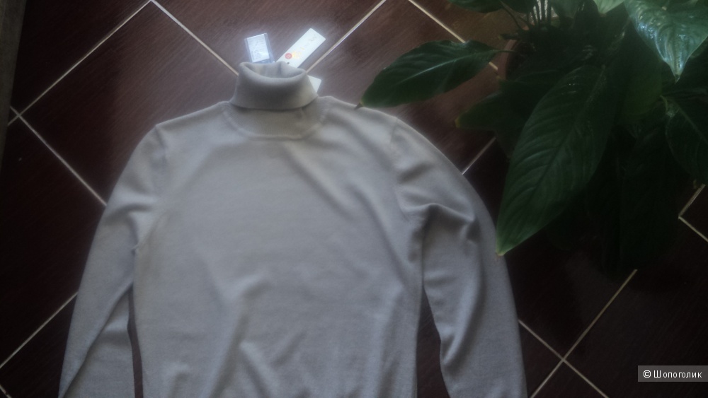 Кашемировый свитер,linexin disigned in California, размер 46 российский.