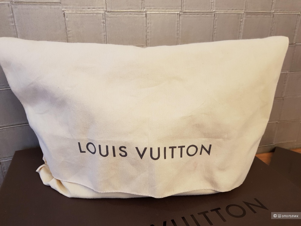 Сумка Louis Vuitton, размер M