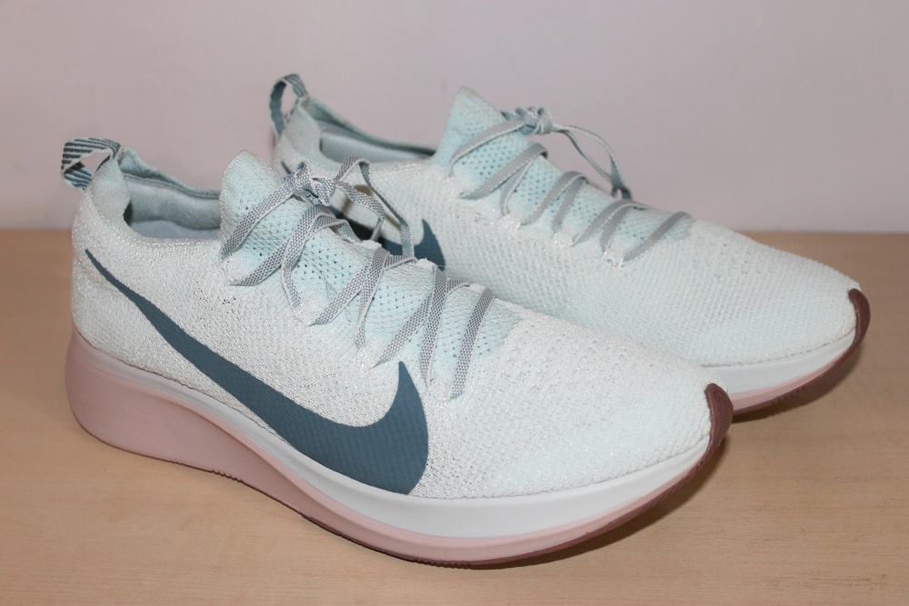 Беговые кроссовки Nike Zoom Fly Flyknit, размер EUR41 (38)