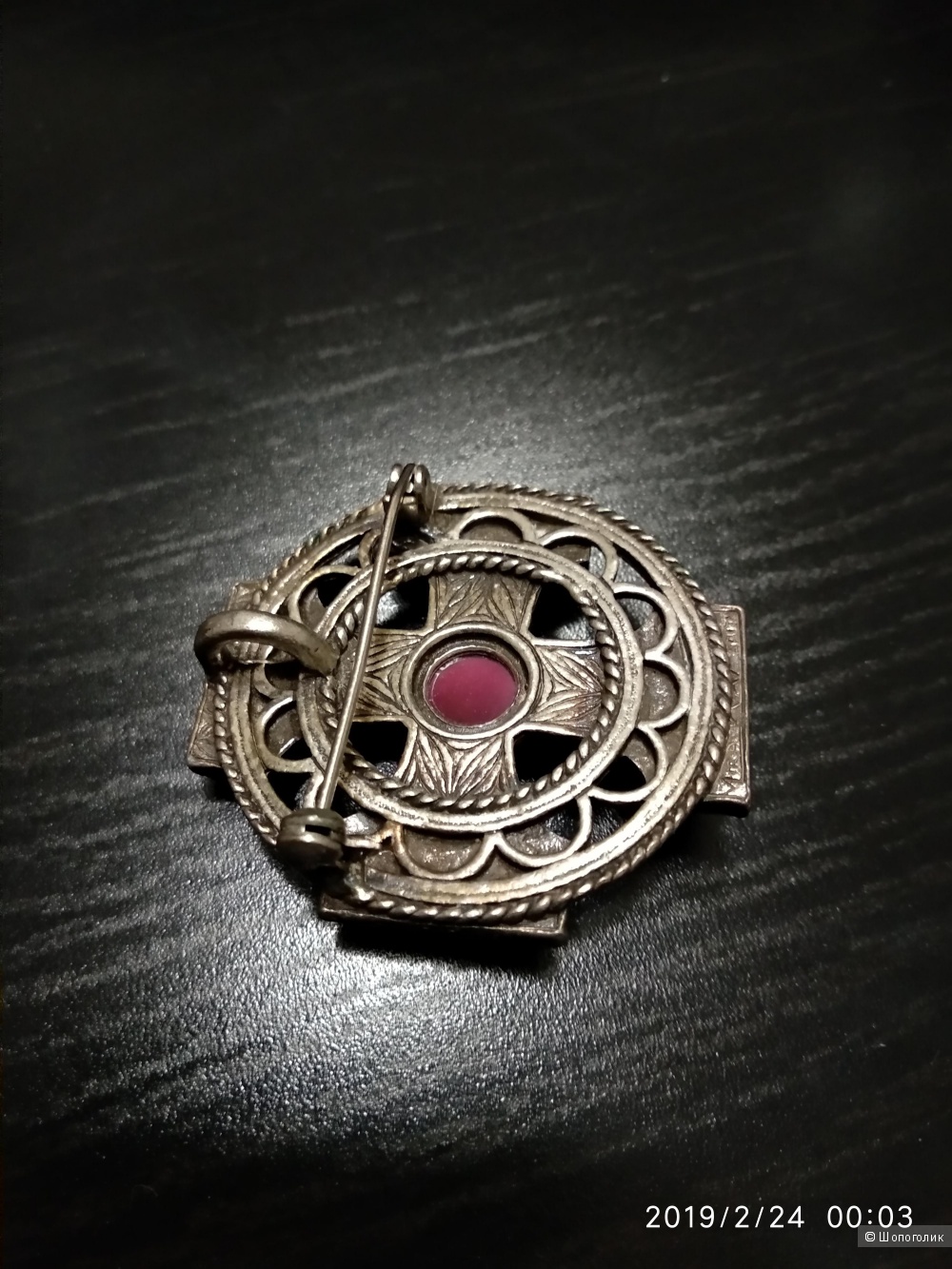 Сет из 2 брошей.