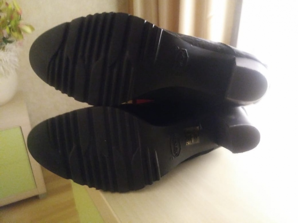 Ботильоны VIBRAM , размер 38-39