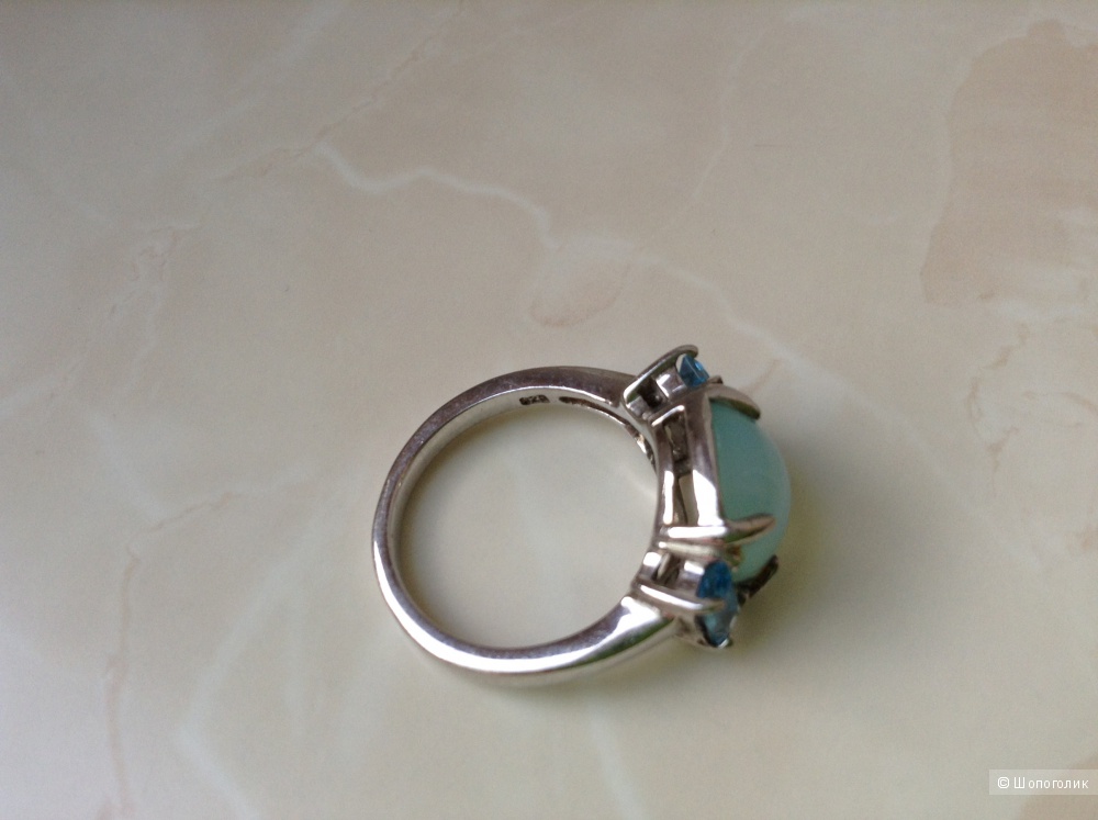 Серебряное кольцо с халцедоном и топазами, 17 размер