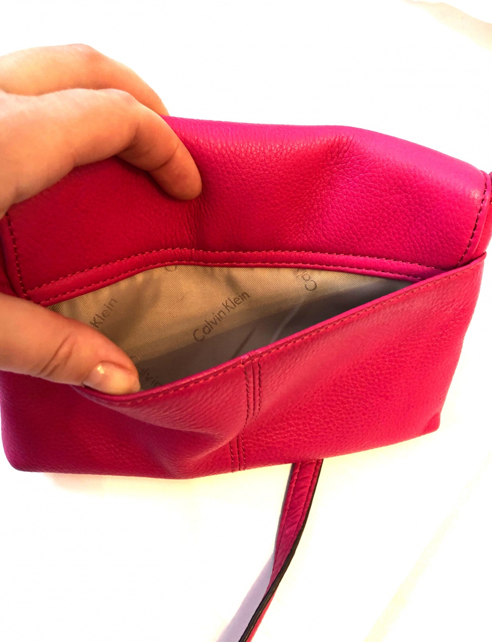 Сумка cross body Calvin Klein 20 см х 14 см х 2.5 см