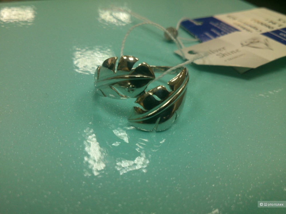 Серебряное кольцо с бриллиантом. Размер: 17,5 (на 17 размер).