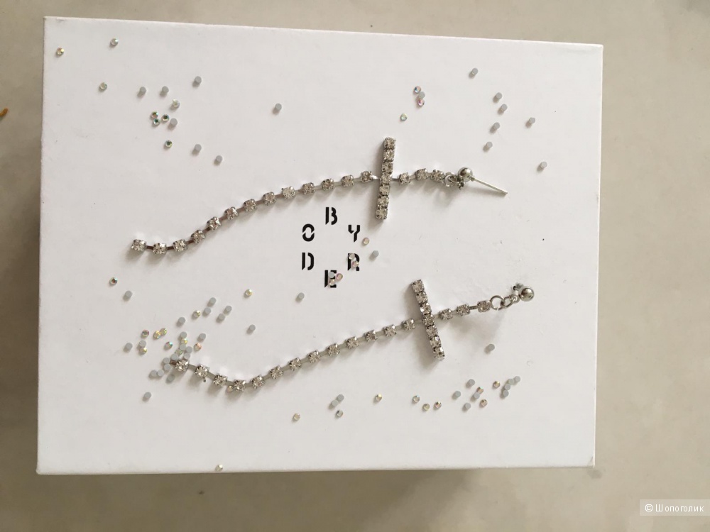 Серьги крестики с кристаллами.