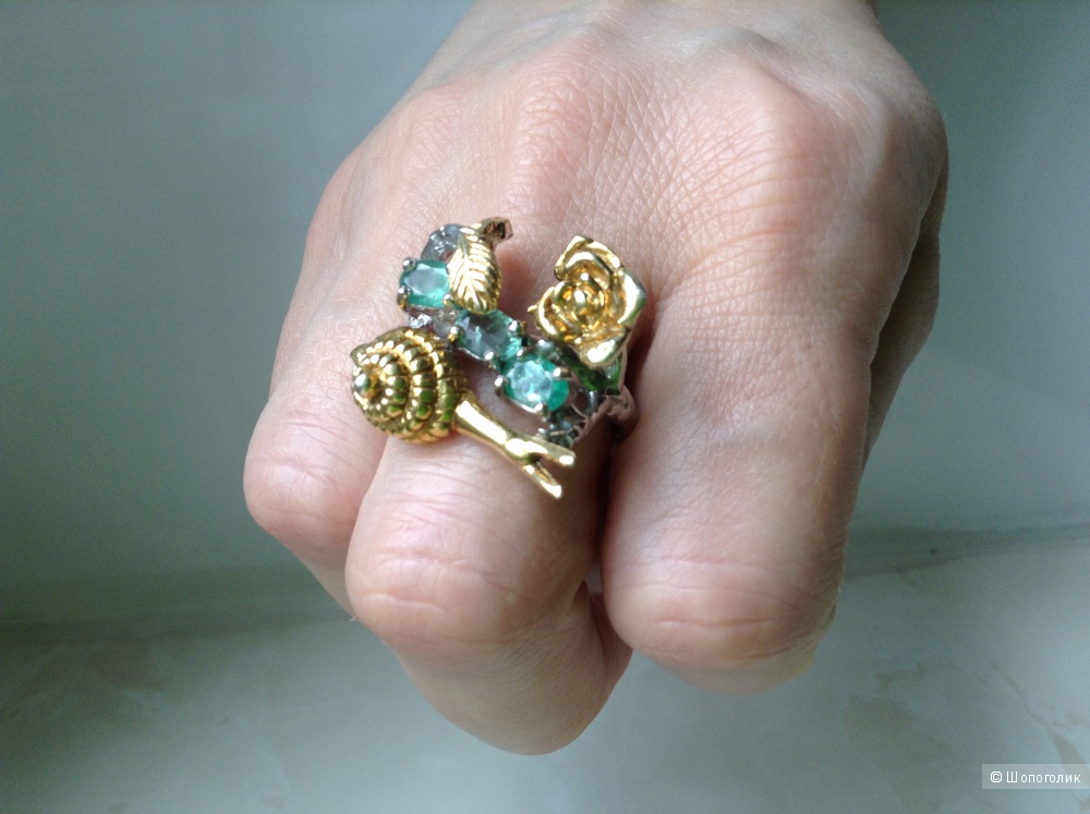 Серебряное кольцо "Улитка" с натуральными изумрудами, 19 размер